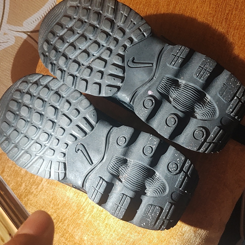 Nike Black Mesh Sneakers - Picture 10 of 12